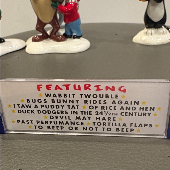 Dept 56 The Looney Tunes Animation Film Festival The Original Snow Village 54983 - Picture 12 of 14